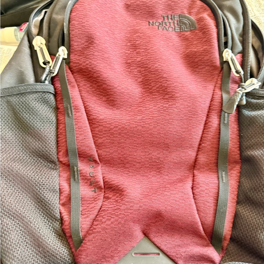 The North Face unisex Backpack - Burgundy and Black
